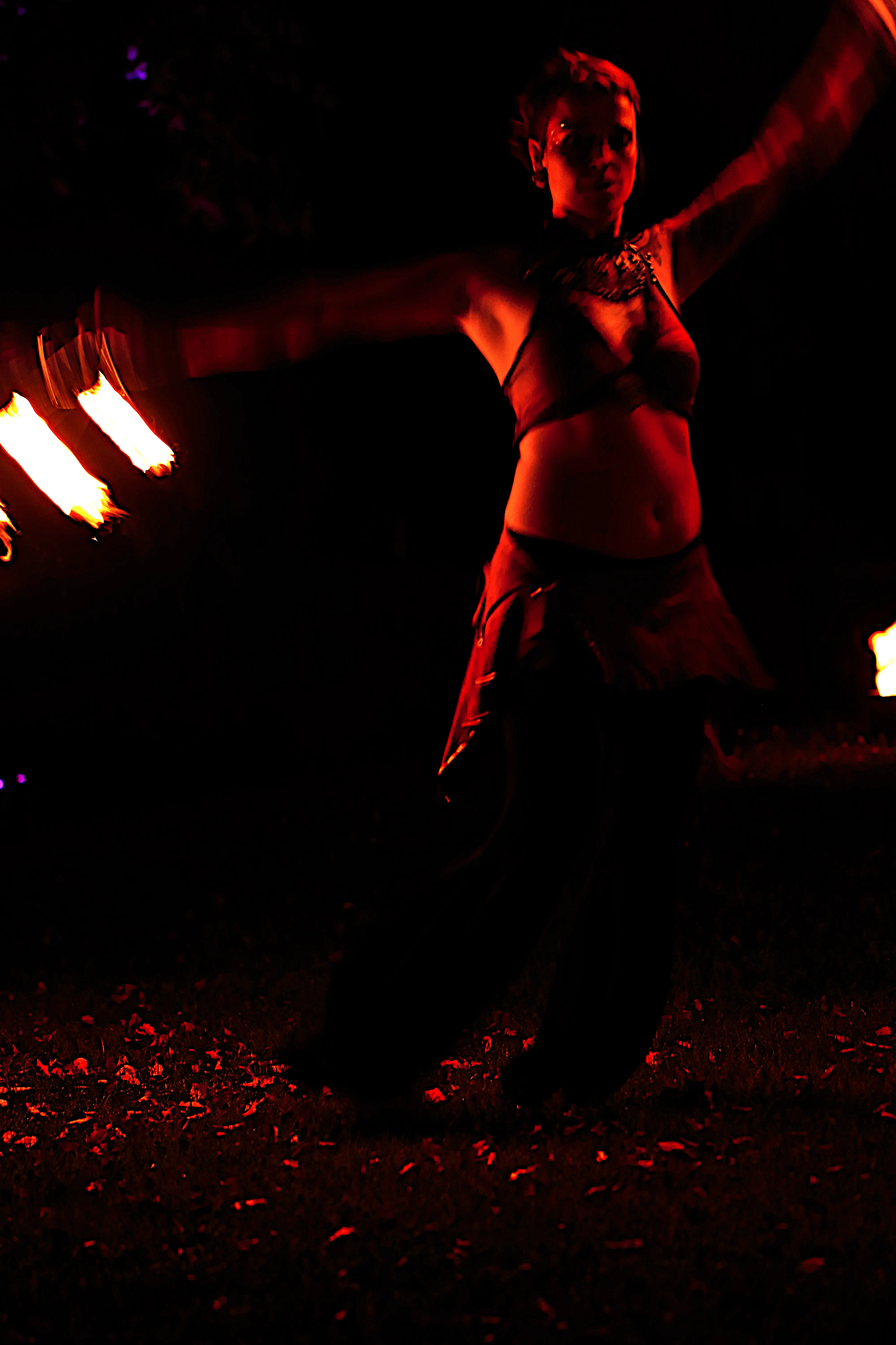 iemand aan het optreden met vuur op de Jaarmakrt van Rode